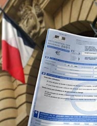La feuille d'imp&ocirc;t devant l'&Eacute;lys&eacute;e...